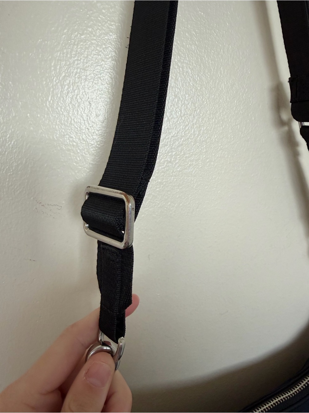 LULULEMON City Essentials Small Shoulder Bag 3L in Black - Picture 3 of 12